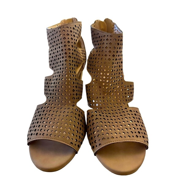 XOXO Womens Beamer Faux Leather Laser Cut Heel Sandals Tan - Picture 1 of 9